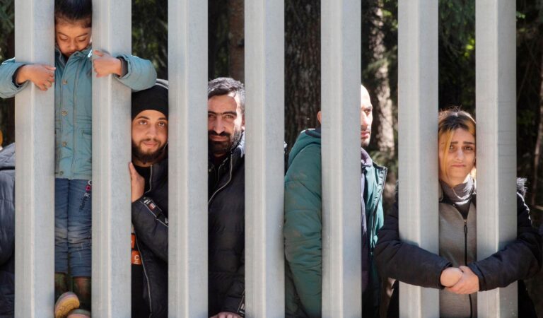 Tyngre krav: Skicka asylsökande till tredje land