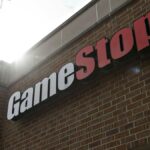 Gamestop börsrasar – vinstvarnar och planerar nyemission